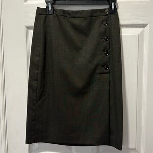 Banana Republic women’s dark green skirt, never worn, size 2, fully lined